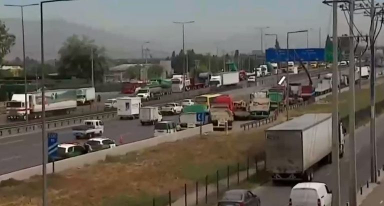 Continúa movilización de camioneros: Ministro (s) Monsalve enfatizó su llamado al despeje de rutas