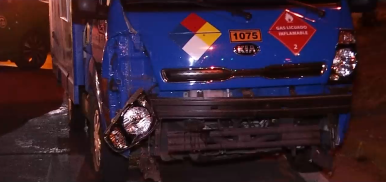 Hombre acusado de VIF fue baleado por Carabineros mientras escapaba en un camión con cilindros de gas