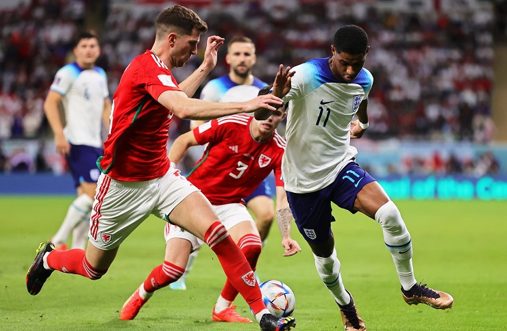 Ráfaga de goles y a octavos: Inglaterra venció a un débil Gales y aseguró el primer lugar del Grupo B