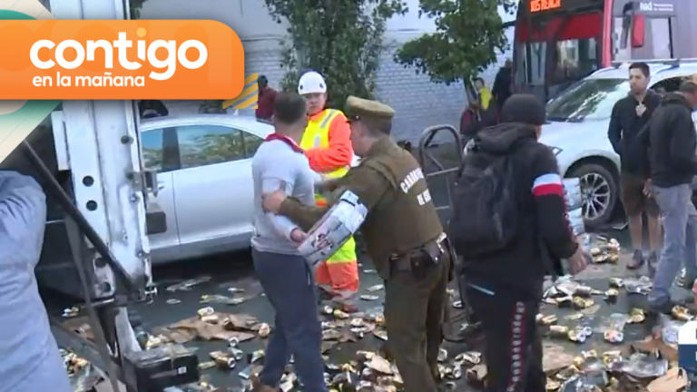 Masivo robo de cerveza tras accidente de camión: Se registran seis detenidos