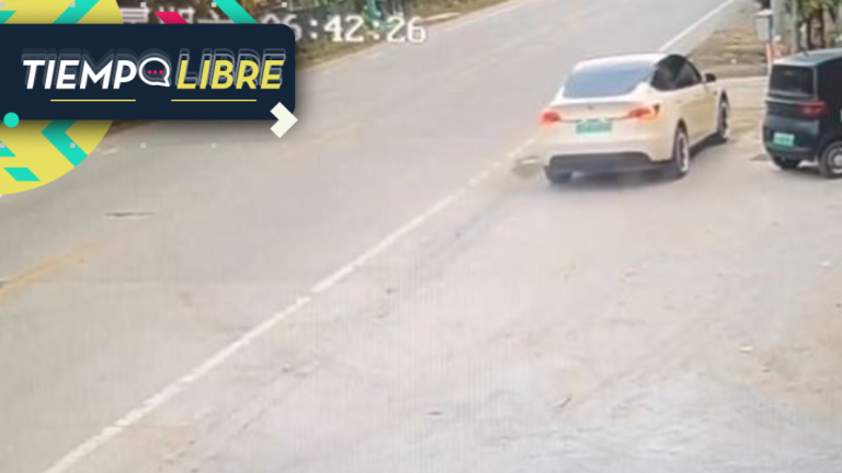 Inédito hecho: Registran a automóvil de Tesla conducir sin control por calles de China