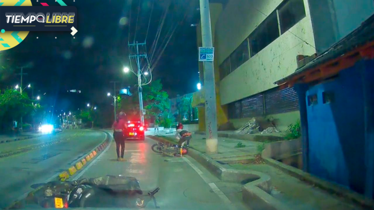 Mujer fue víctima de robo de su celular y se desquitó atropellando al ladrón con su moto