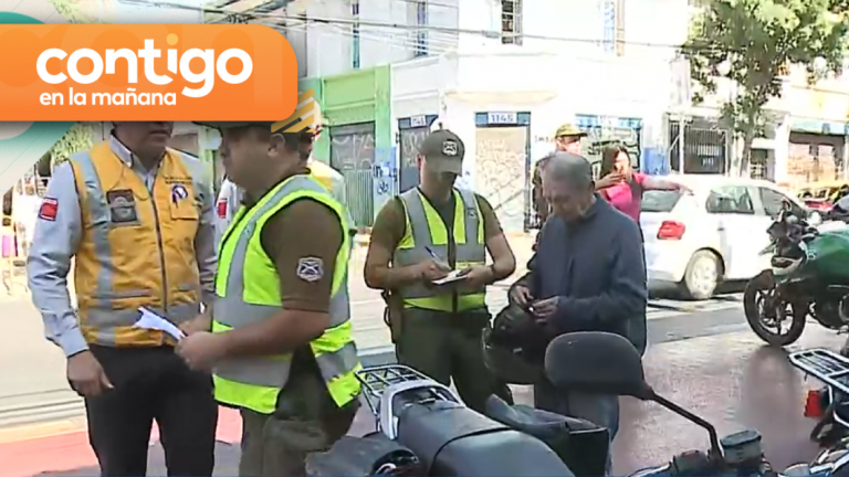 Intensa fiscalización de motocicletas y automóviles en Santiago Centro