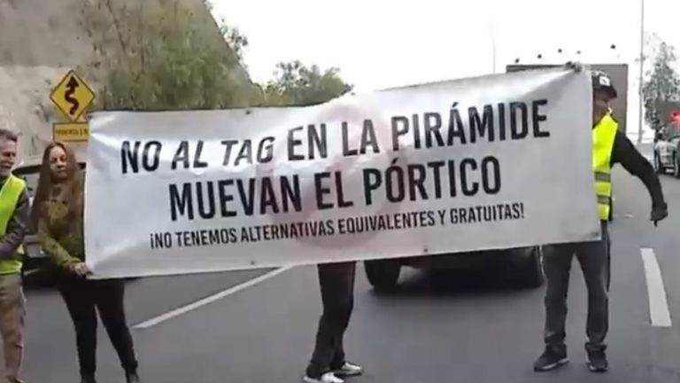 Vecinos protestan en La Pirámide por pórtico del TAG: Gastan $60 mil al mes y acusan falta de alternativa vial