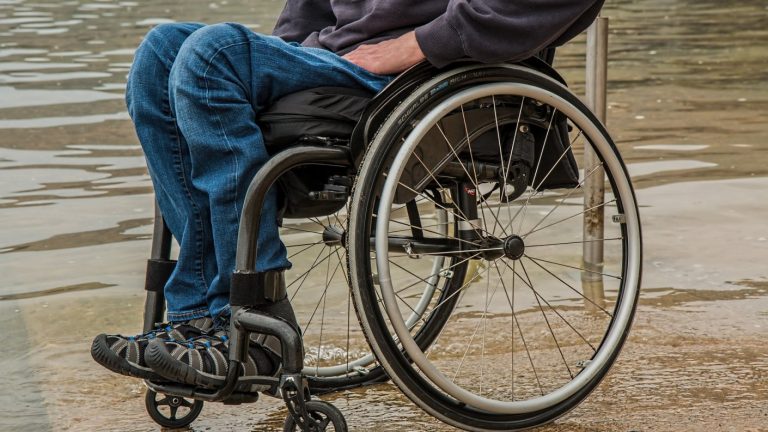 Identifican neuronas que permiten caminar a parapléjicos: Nueve pacientes recuperaron parte de su movilidad