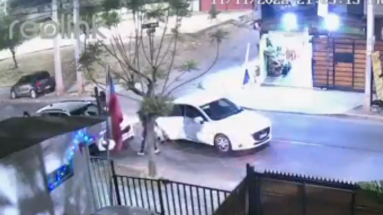 Violenta encerrona en Puente Alto: Asaltantes percutaron disparos al aire para robar auto y se dieron a la fuga