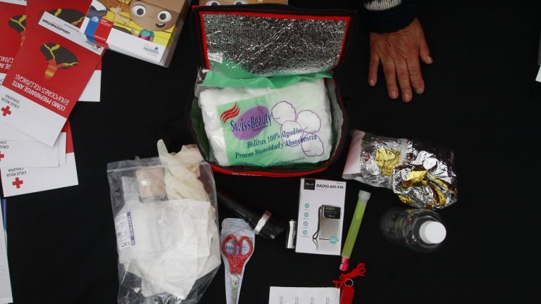 Tras sismo en el sur del país: ¿Cómo armar un kit de emergencia y qué debe tener, según la Onemi?