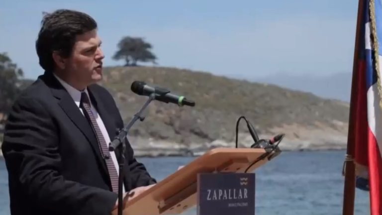 Polémica ordenanza busca instaurar toque de queda para menores en Zapallar: ¿Tienen la facultad para hacerlo?