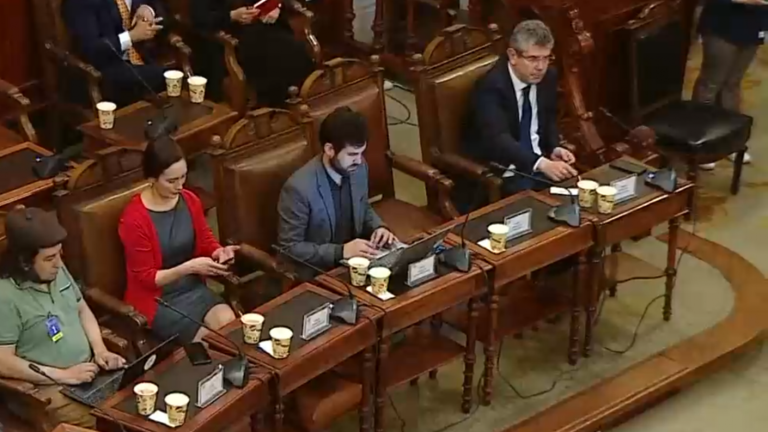 Diálogos por acuerdo constituyente en jaque: Fuerzas políticas esperan zanjar conversaciones antes de Navidad