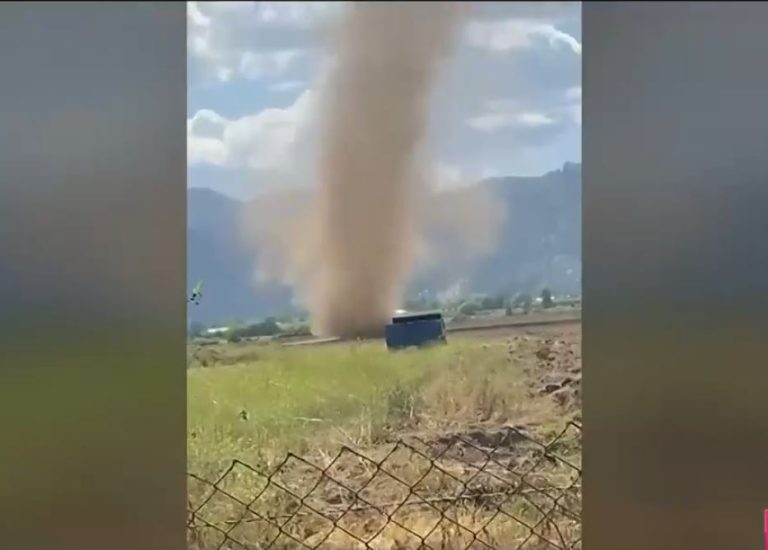 ¡Impactante! Registran enorme remolino de polvo en la Región del Maule