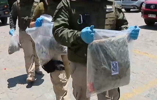 Cae banda dedicada al tráfico de drogas en el Persa Biobío: Cientos de carabineros allanaron los locales