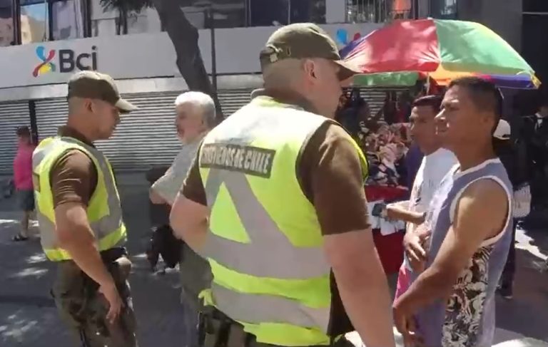 Crece fiscalización de comercio ambulante en Paseo Puente tras reportaje de CHV Noticias