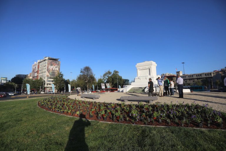 Con flores y jardín sustentable: Así se ve la Plaza Italia tras remodelación