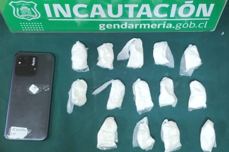 Gendarmería detuvo a funcionario que intentó ingresar droga y un celular a recinto penal de Valparaíso