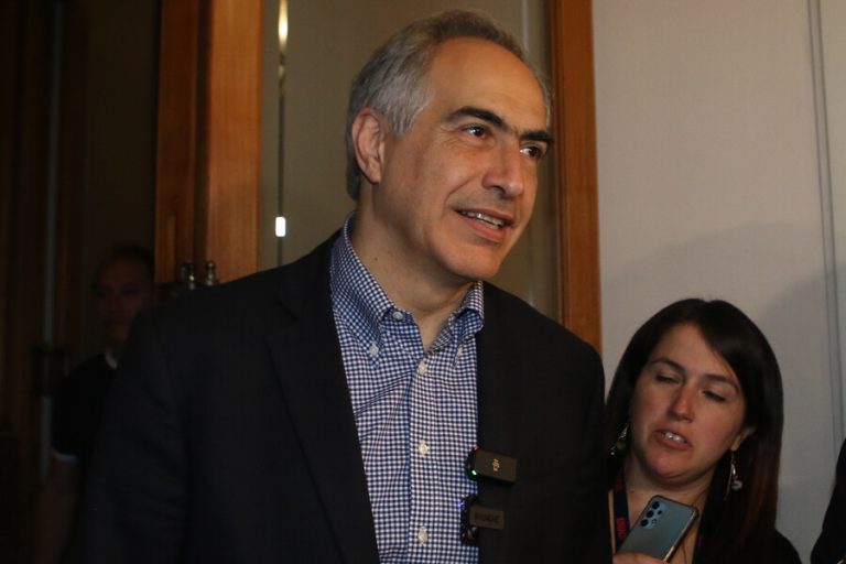 Chahuán se opone a comisión 100% electa por nueva Constitución: 