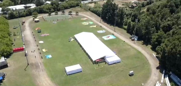 Uno de ellos quedó en coma inducido: Dos niños resultaron heridos en juego inflable que se volcó en Arauco