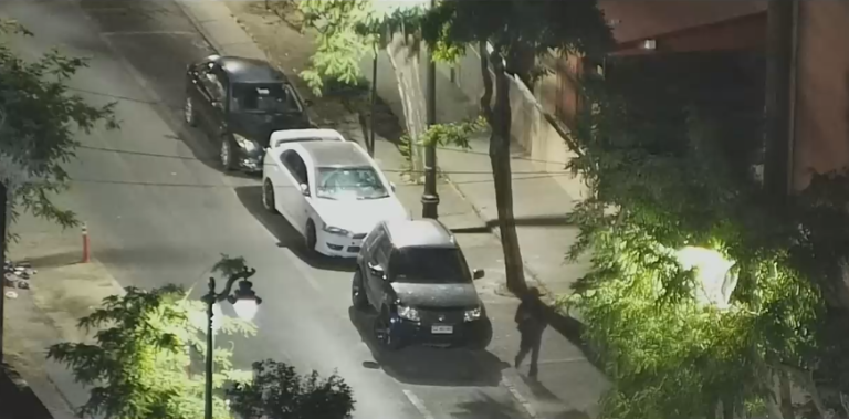 Denuncian que cuidadores de autos destruyeron y robaron a vehículos estacionados en Barrio Bellavista