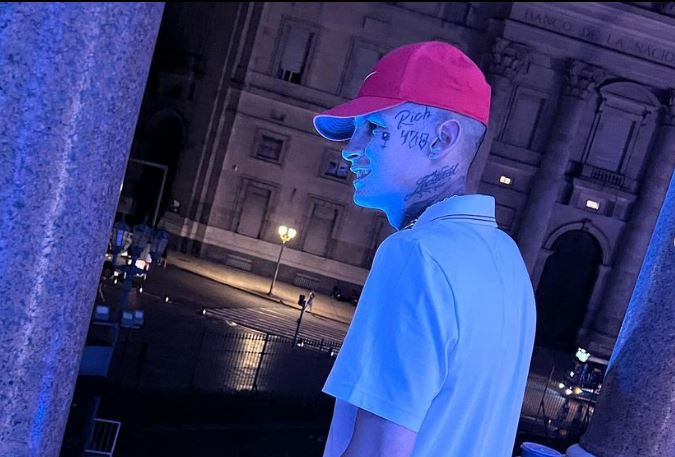 L-Gante dividió las redes por interpretación del himno argentino en la Casa Rosada: Así fue su presentación