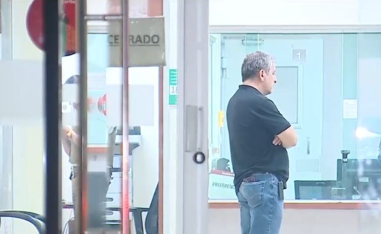 Overoles blancos armados intentaron robar banco en la Plaza de Maipú