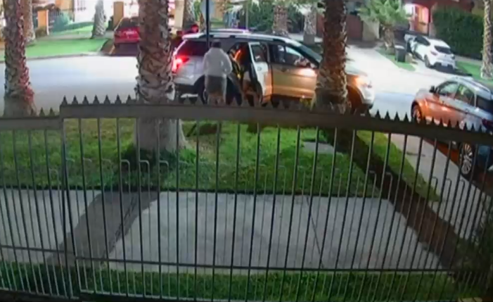 En menos de 5 minutos: Sujetos ingresaron a la fuerza a una casa y luego robaron el vehículo en Quilicura
