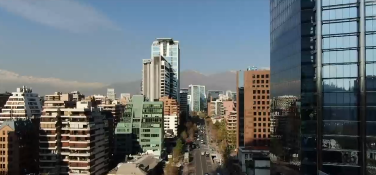 ¿A qué sanciones se arriesgan? 1 de cada 3 chilenos no paga los gastos comunes de su edificio