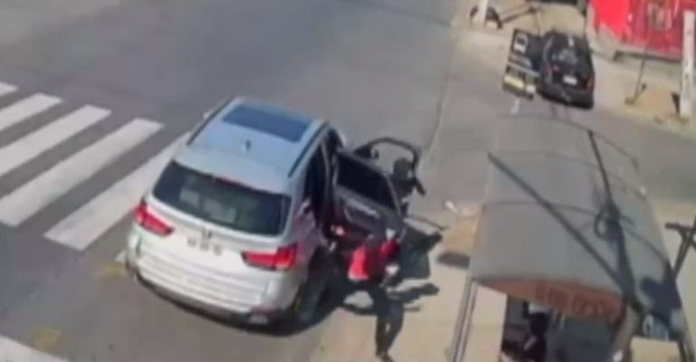 Delincuentes asaltaron con una subametralladora a personas que esperaban locomoción en Conchalí