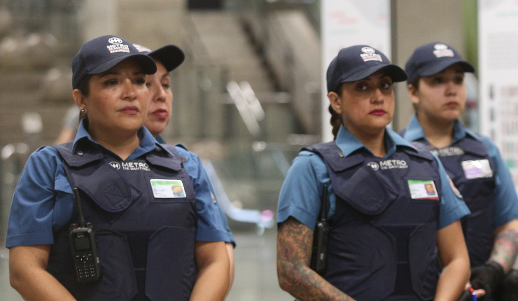 Metro aumenta la dotación de mujeres vigilantes: Erradicar el comercio informal será su principal misión