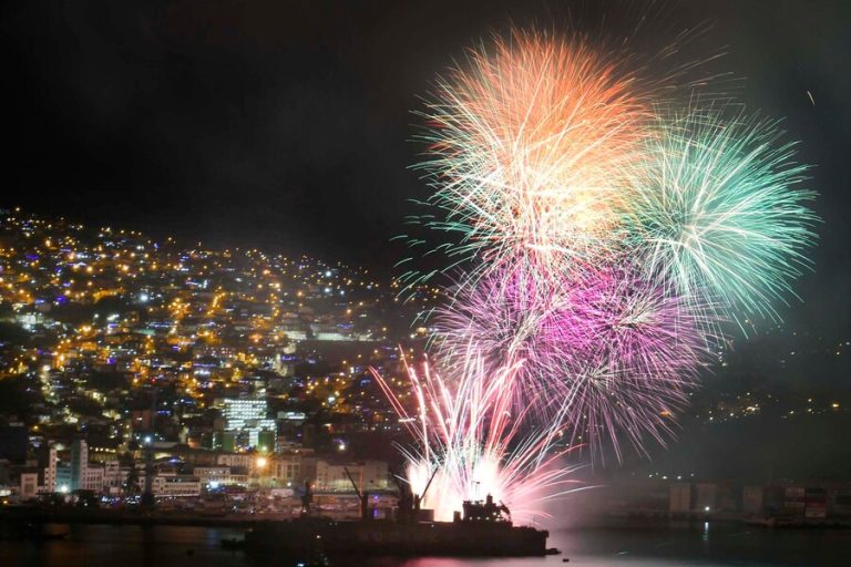 ¿Se acaban los fuegos artificiales? Crece la incertidumbre por fiesta de Año Nuevo en el mar