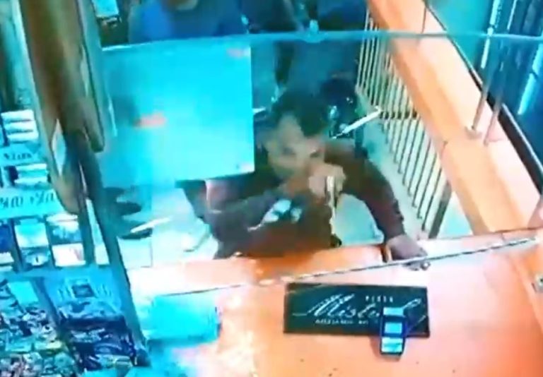 Botilleros fueron atacados con machete por pedir el carnet en venta de alcohol: 