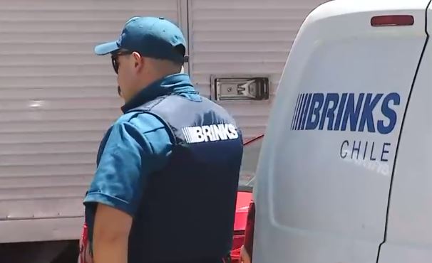 Funcionarios de Brinks repelieron asalto en Estación Central: Delincuentes tenían armas de fuego