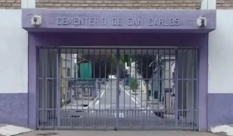 Adolescente entró a un cementerio para recuperar su pelota y desapareció: Sus amigos escucharon gritos