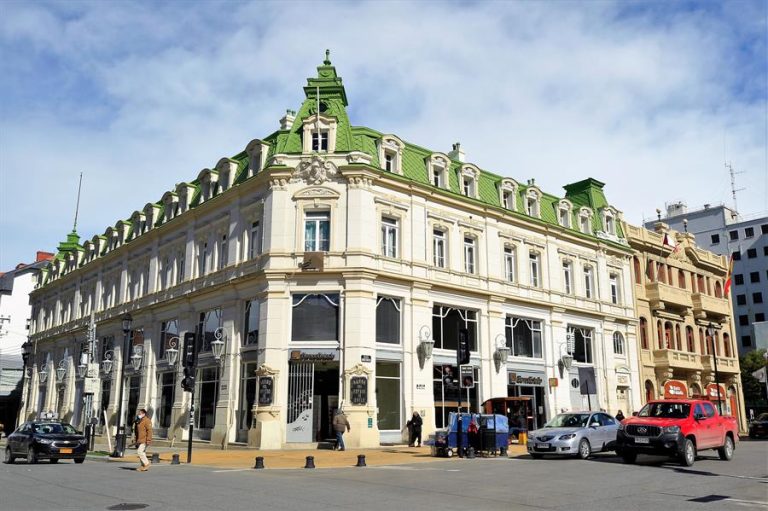 Turista español de 70 años falleció tras ser atropellado en Punta Arenas: Conductor se dio a la fuga