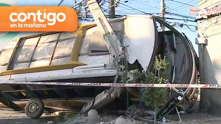 Bus interurbano chocó y derrumbó poste de luz en Estación Central: Conductor se dio a la fuga