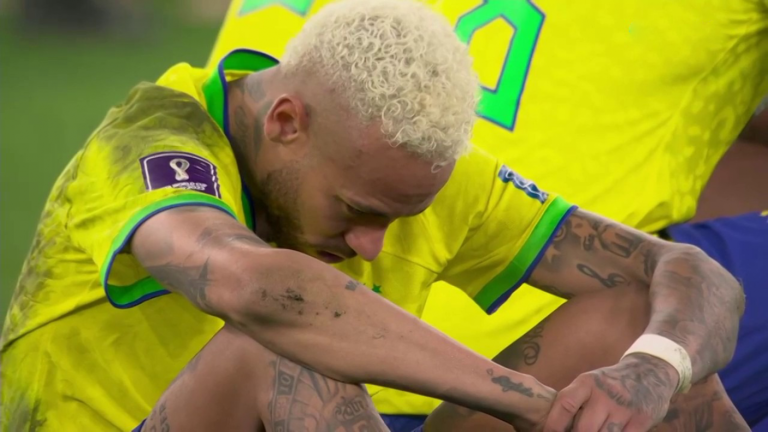 Tras inesperada derrota: Neymar tuvo que ser consolado por eliminación de Brasil en Qatar 20222
