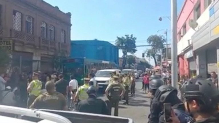 Carabineros realizó nuevo operativo de despeje del comercio ambulante en el centro de Santiago