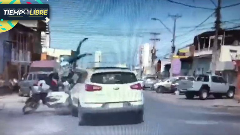 Impactante registro: Motochorros salen volando tras choque durante huida de robo