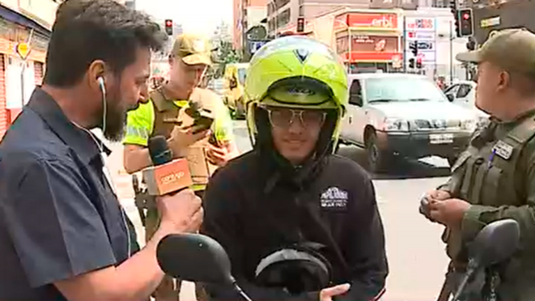 Realizan fiscalización de motos y vehículos irregulares en Santiago Centro