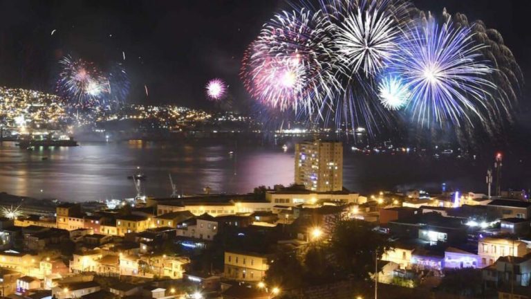 Año Nuevo 2023: Conoce las comunas que tendrán fuegos artificiales