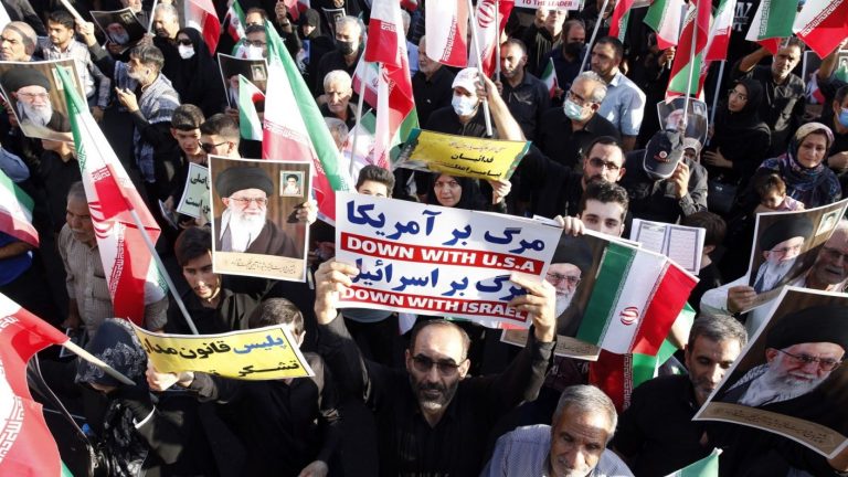 Irán suprime la policía de la moral luego de cientos de muertos en protestas por la muerte de Mahsa Amini