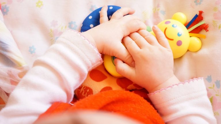 Guagua resultó con graves quemaduras tras lanzamiento de pirotecnia ilegal en Quilpué