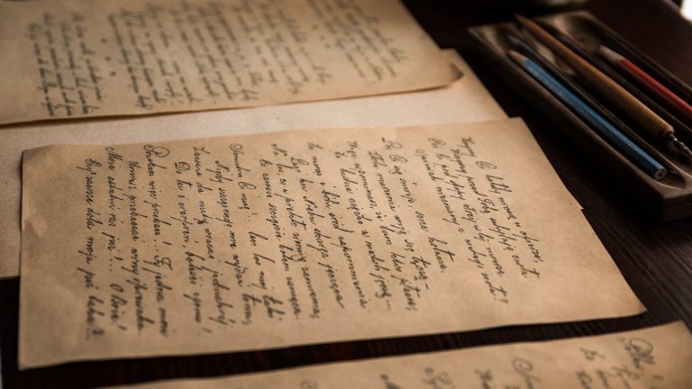 Amistad que sobrevivió a la distancia y la guerra: Cumplieron 100 años y continúan escribiéndose