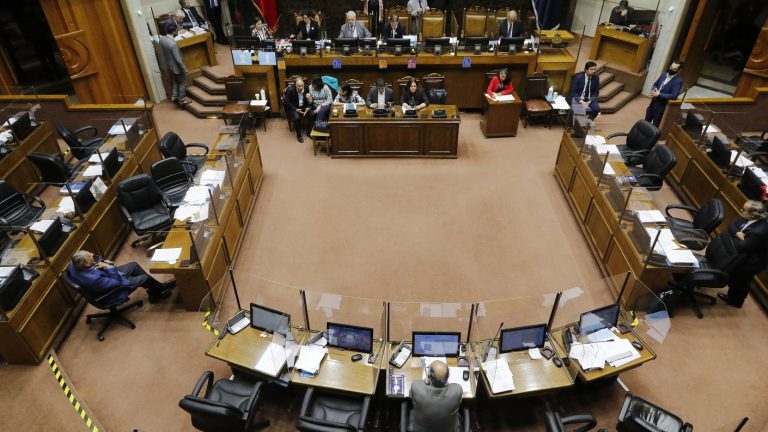 Por unos pesos más: Funcionarios del Senado ganan demanda laboral y recuperan millones descontados del sueldo