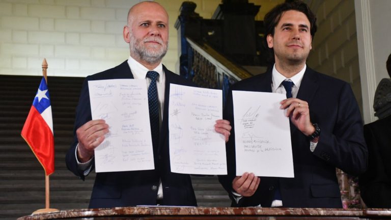 Cadem: 51% está de acuerdo con nuevo proceso constitucional y el 55% cree que será mejor que la Convención