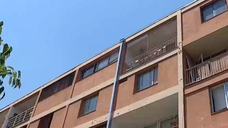 Vecino pone en jaque a la comunidad de un edificio: Lo acusan de ataques homofóbicos y acoso psicológico