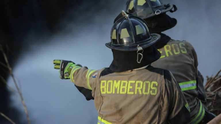 Reportan nuevo incendio en sector Miraflores Alto de Viña del Mar que afecta a dos viviendas