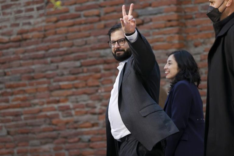 Pdte. Gabriel Boric llegó hasta Brasil para presenciar el cambio de mando y 