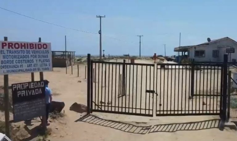 Denuncian que portón impide acceso a playa de Las Cruces: Solo se permite ingreso a pie