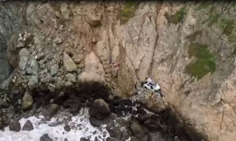 Vuelco en el caso: Chofer del auto que cayó de acantilado de 76 metros fue detenido por presunta intencionalidad