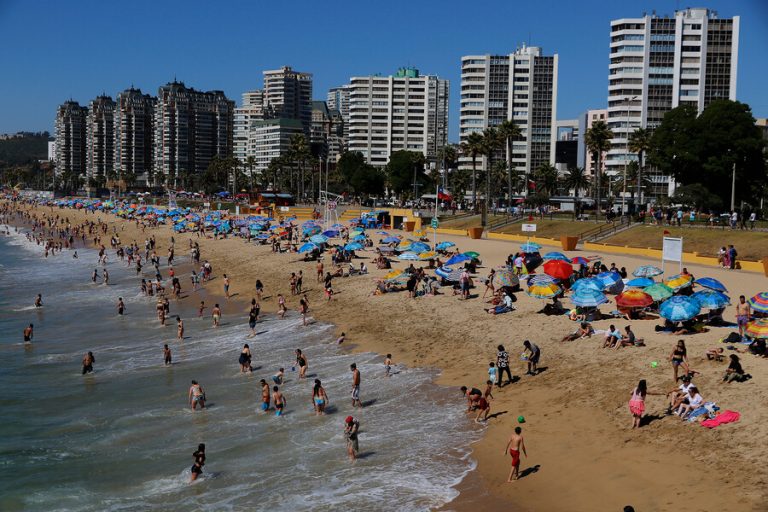 Como en los viejos tiempos: Gremios del turismo celebran masiva llegada de argentinos a Viña del Mar