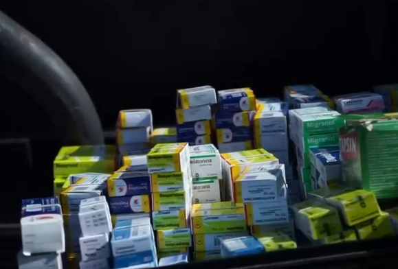 Se comercializaban de forma ilegal: Carabineros decomisó una gran cantidad de remedios en feria de La Florida